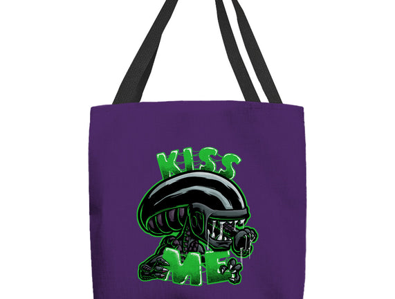 Alien Kiss Me