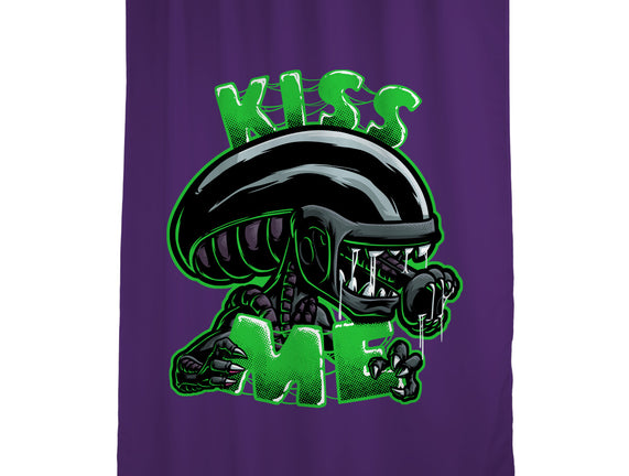 Alien Kiss Me