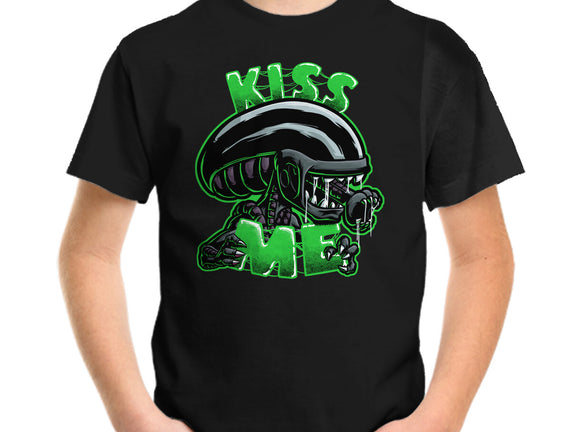 Alien Kiss Me