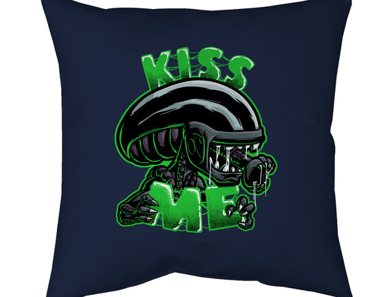 Alien Kiss Me