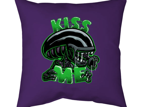 Alien Kiss Me