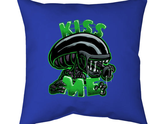 Alien Kiss Me