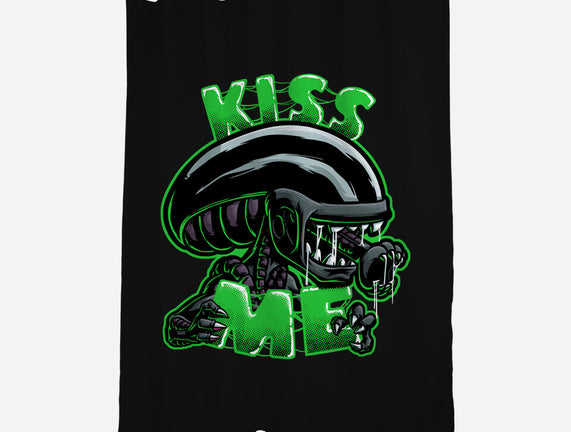 Alien Kiss Me