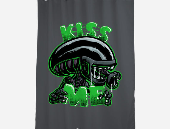 Alien Kiss Me