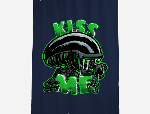 Alien Kiss Me