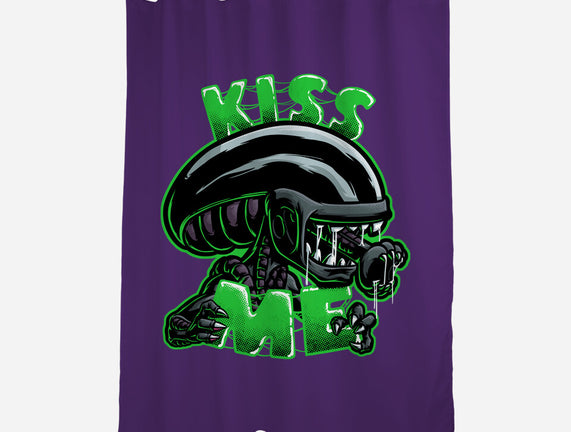 Alien Kiss Me