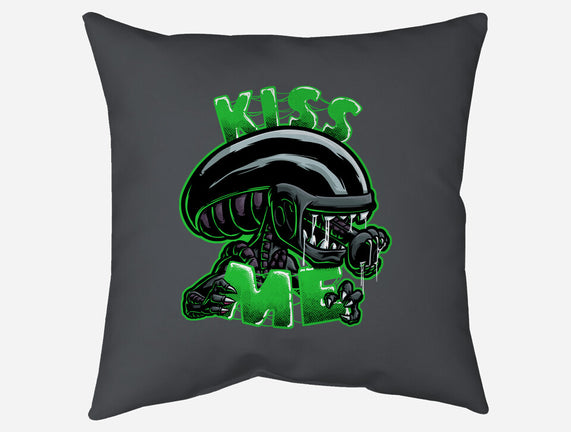 Alien Kiss Me