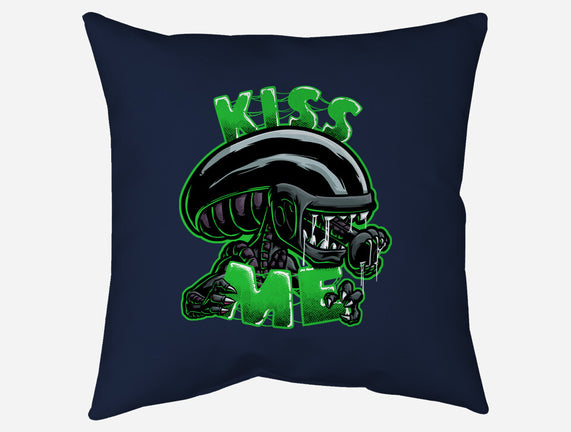 Alien Kiss Me