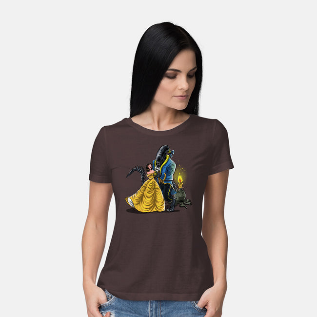 Beauty And The Alien-Womens-Basic-Tee-zascanauta