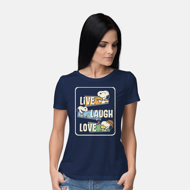 Snoopy Loves To Live And Laugh-Womens-Basic-Tee-turborat14