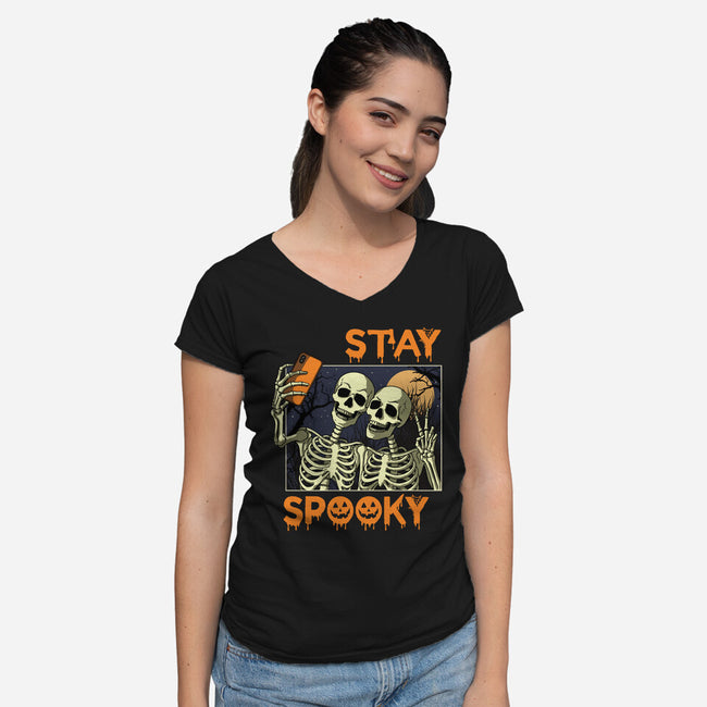 Stay Spooky Selfie-Womens-V-Neck-Tee-fanfabio