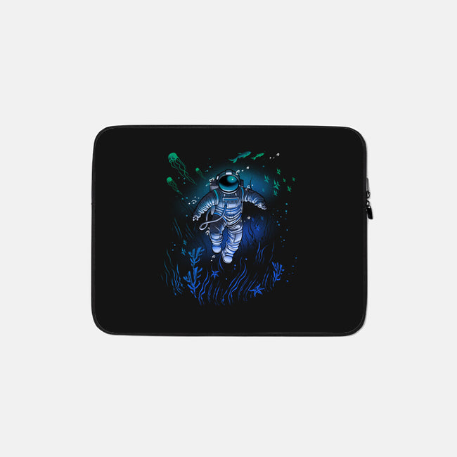 Under The Sky-none zippered laptop sleeve-tobefonseca