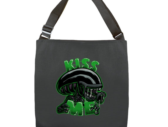 Alien Kiss Me