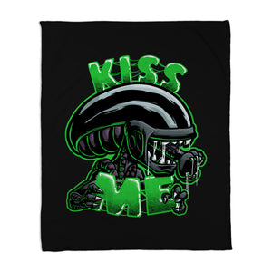 Alien Kiss Me