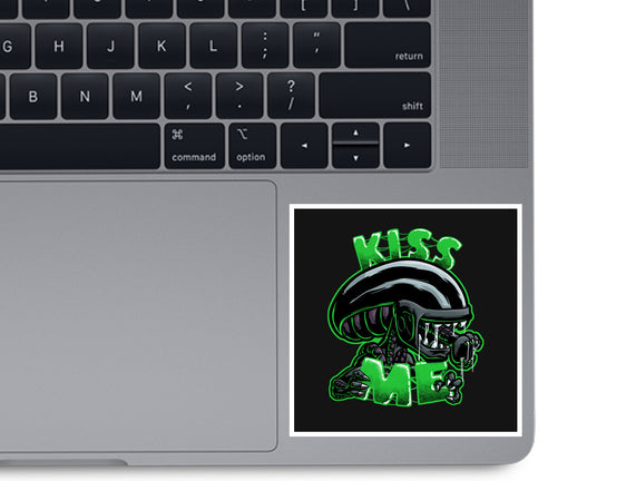 Alien Kiss Me