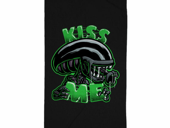 Alien Kiss Me