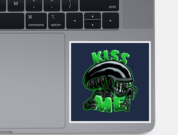 Alien Kiss Me