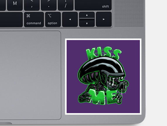 Alien Kiss Me