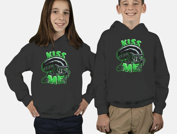 Alien Kiss Me