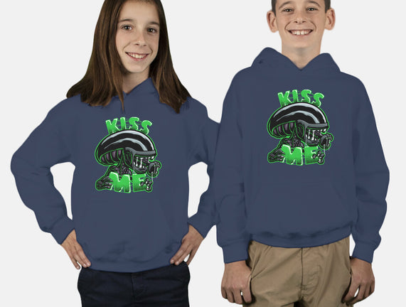 Alien Kiss Me