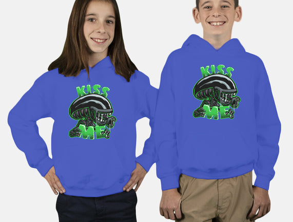 Alien Kiss Me