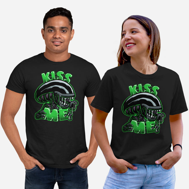 Alien Kiss Me-unisex basic tee-Studio Mootant