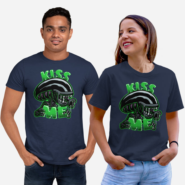 Alien Kiss Me-unisex basic tee-Studio Mootant