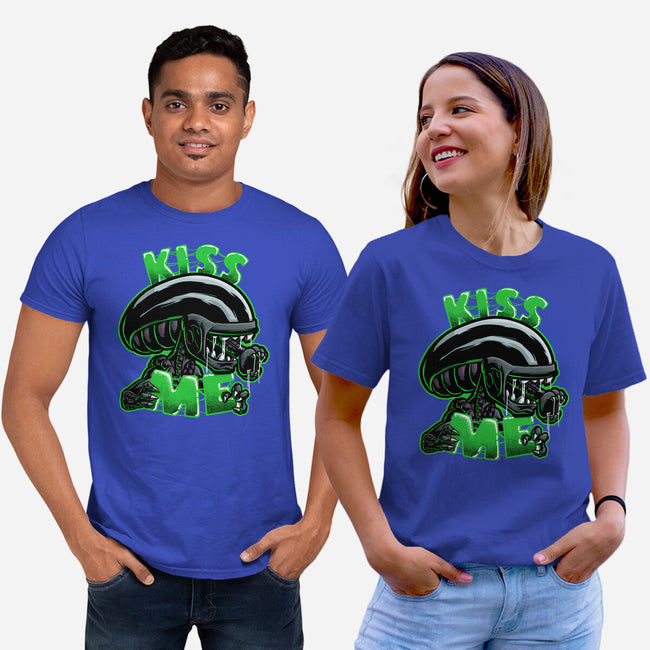 Alien Kiss Me-unisex basic tee-Studio Mootant