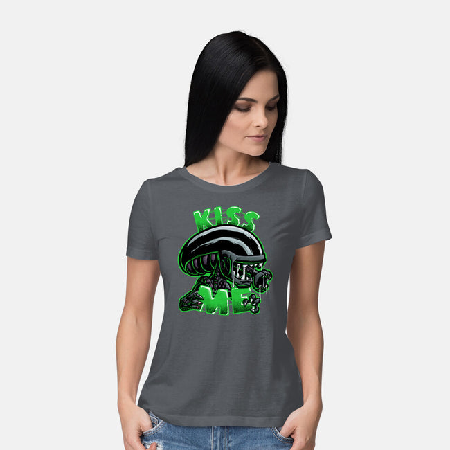 Alien Kiss Me-womens basic tee-Studio Mootant