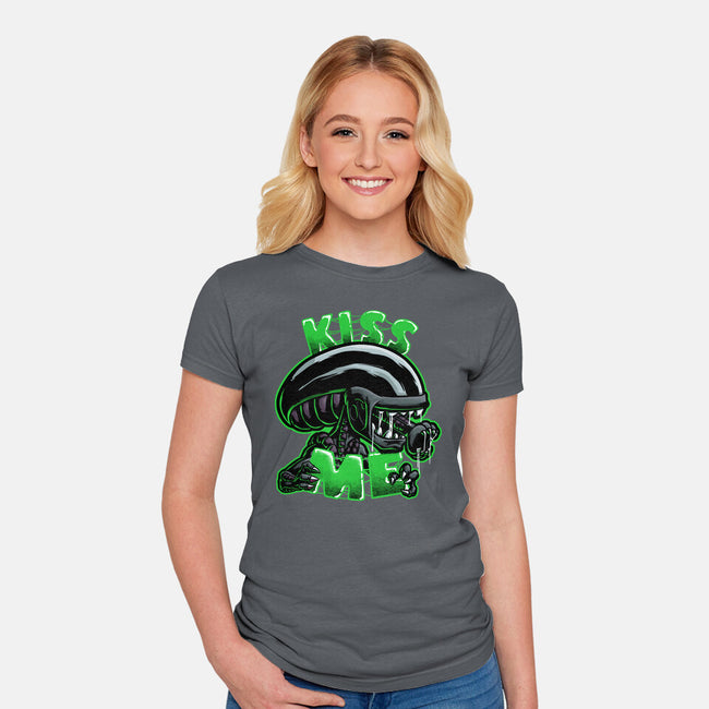 Alien Kiss Me-womens fitted tee-Studio Mootant