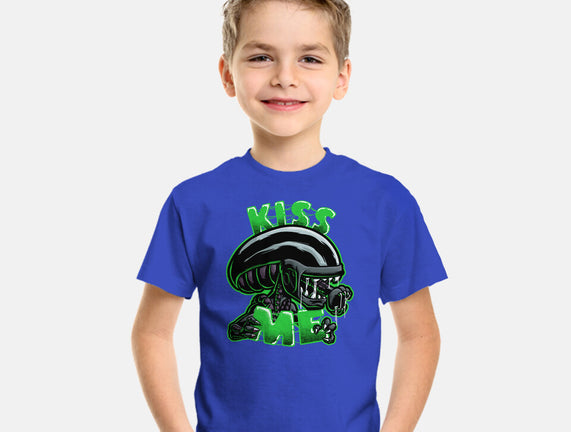 Alien Kiss Me